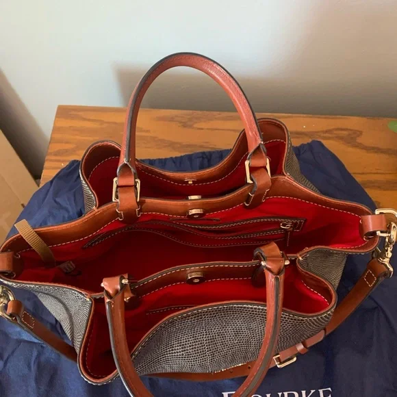 Dooney & Bourke Embossed Lizard Large Barlow Tote - Picture 5 of 6